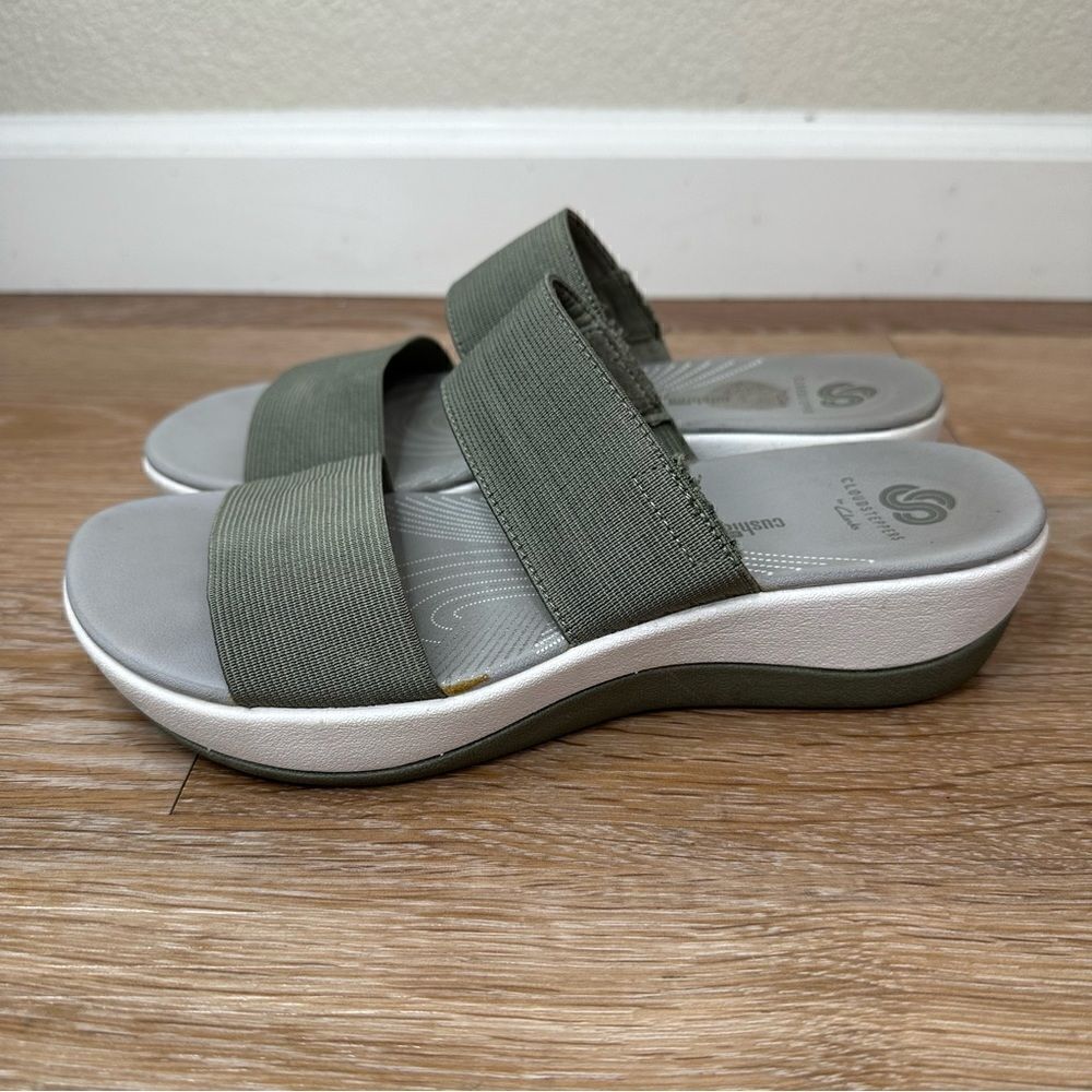 Clarks Women’s Gray Slip On Sandals - Picture 4 of 12